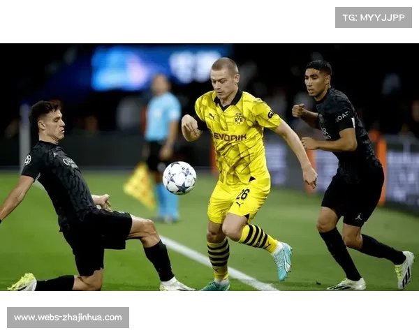 阿什拉夫右路插上射门，攻防一体表现亮眼